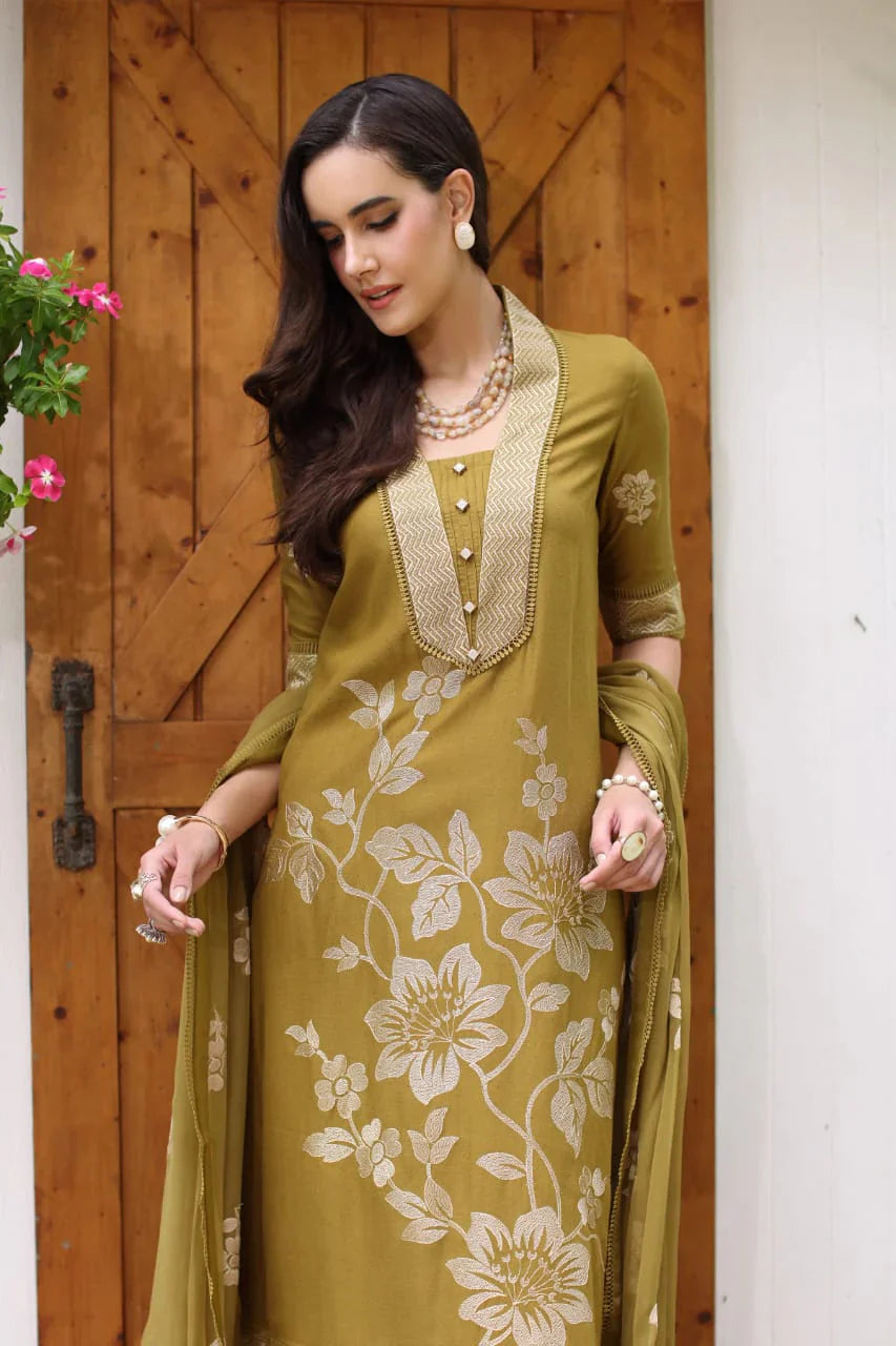 Bareeze Embroidered Lawn Three Piece Winter BR-86
