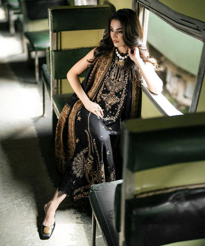 Izel Embroidered Dhanak Three Piece D-90