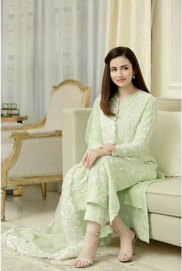 3 Piece - Pista Embroidered Lawn Bareeze Collection Suit | D # 30