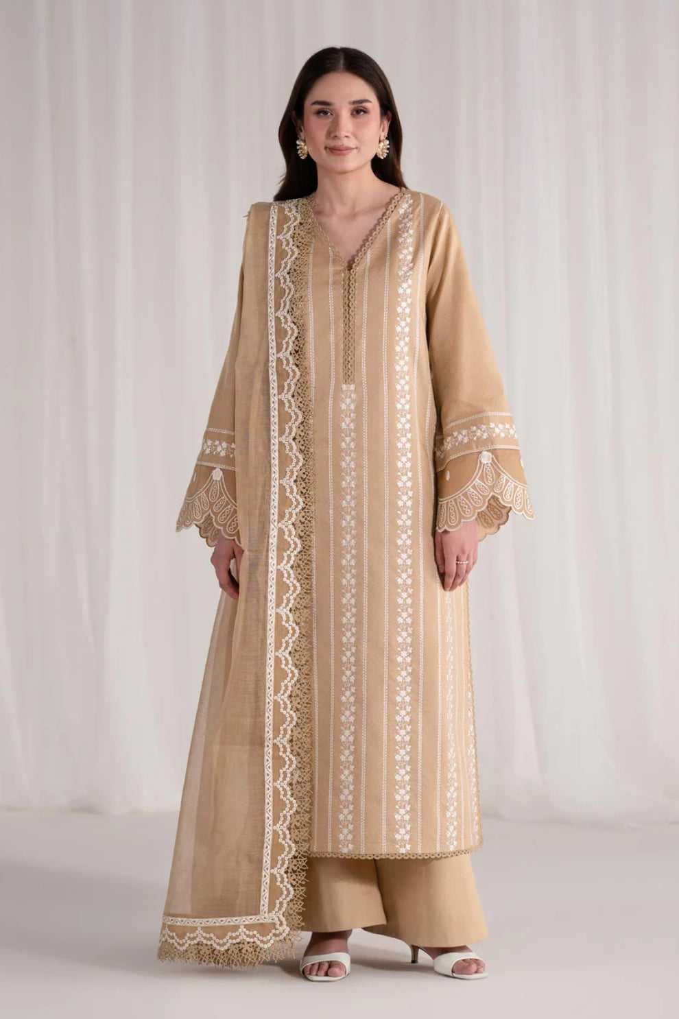 Elaria Akbar Aslam- 3PC Lawn Embroidered Suit - D-138