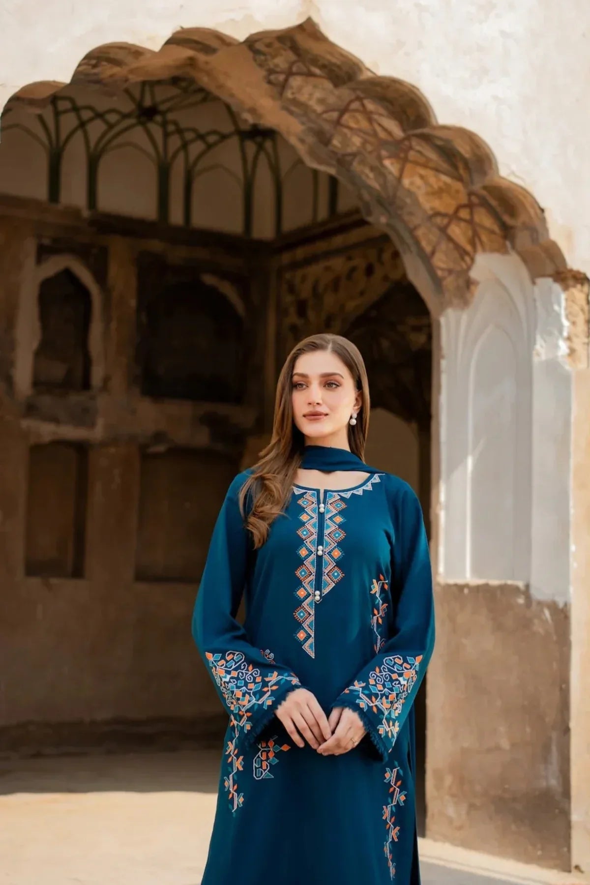 sapphire Embroidered lawn Three Piece SP-307 Zinc